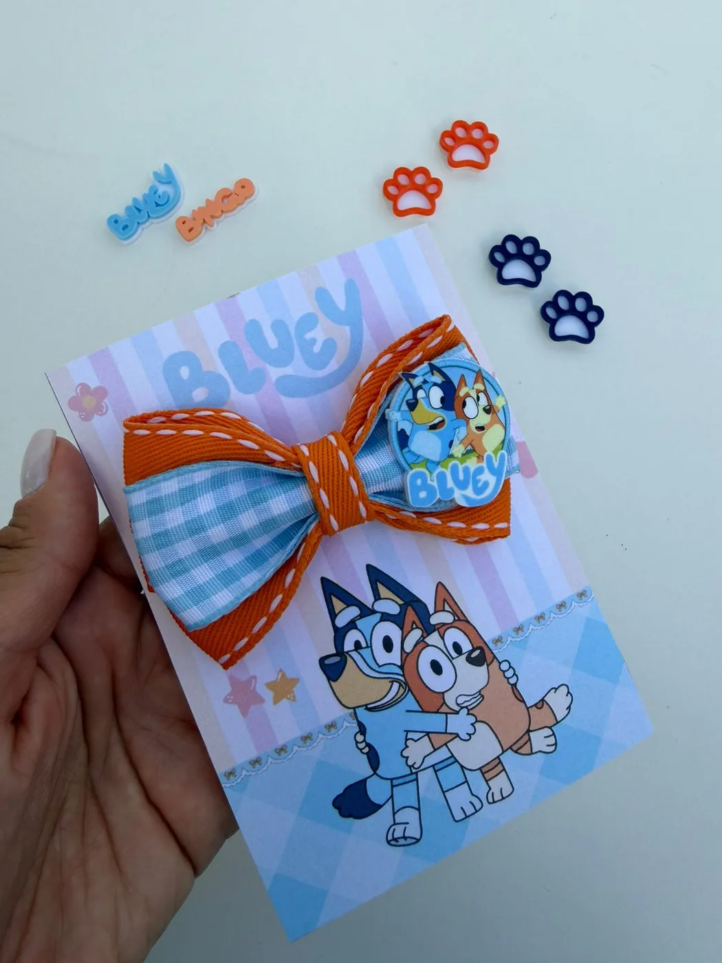 Laço Bluey Laranja Pesponto Azul