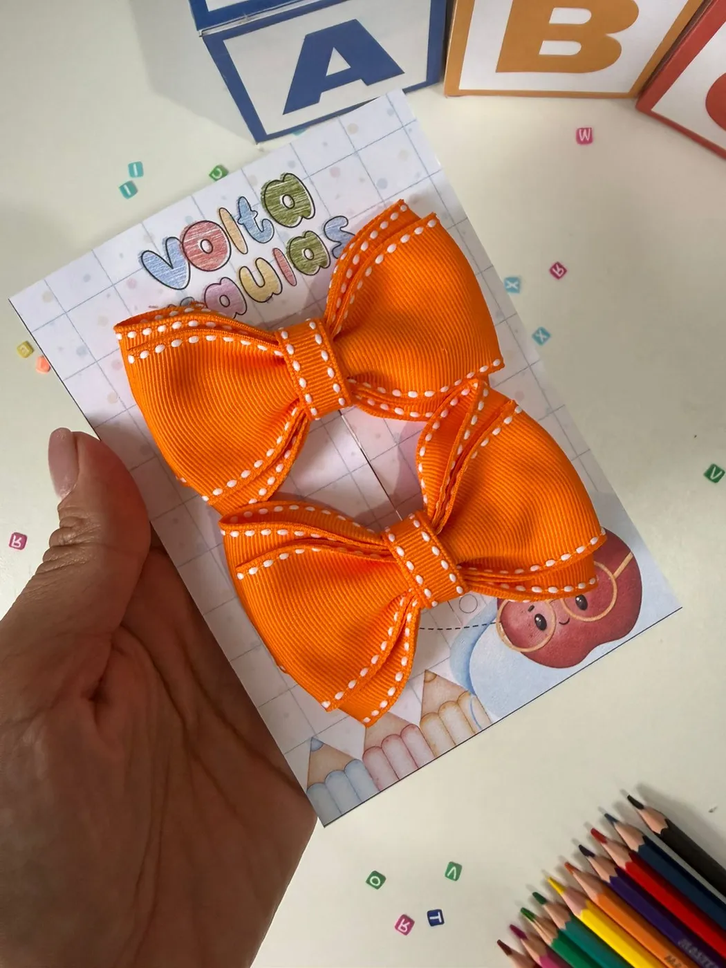 Parzinho Laço G Laranja Pesponto Branco