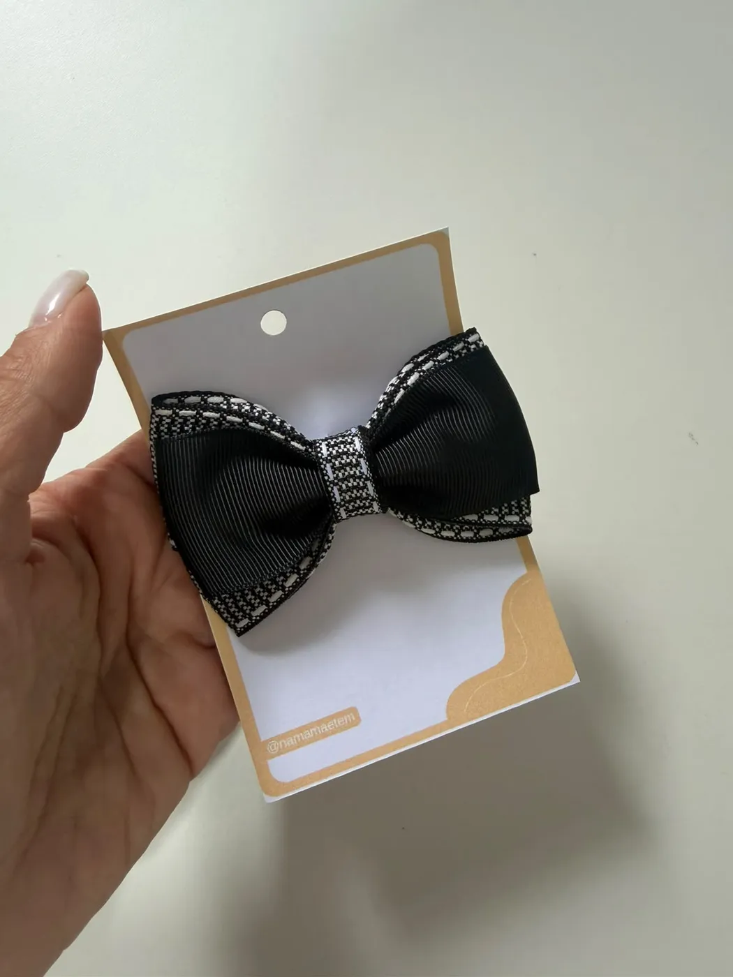 Laço Preto com Strass