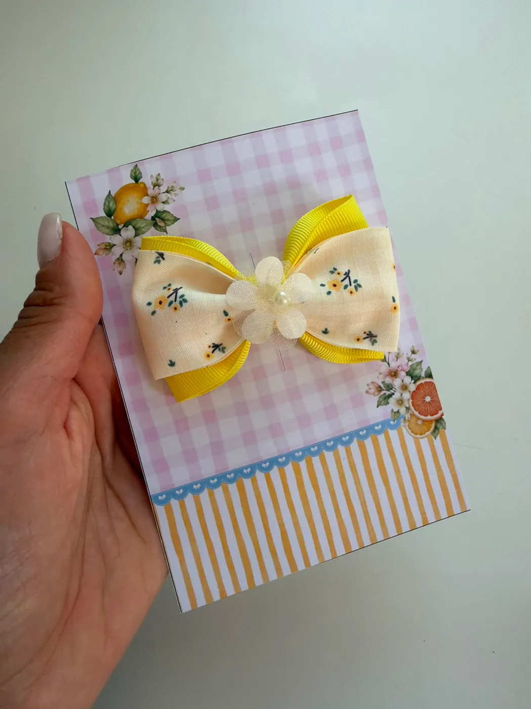Laço Floral Creme com Borda Amarela