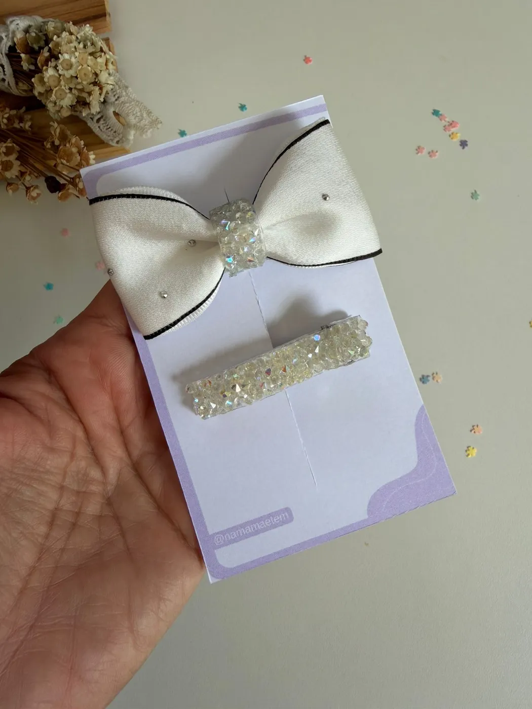 Kit Laço Branco com Strass e Hairclip