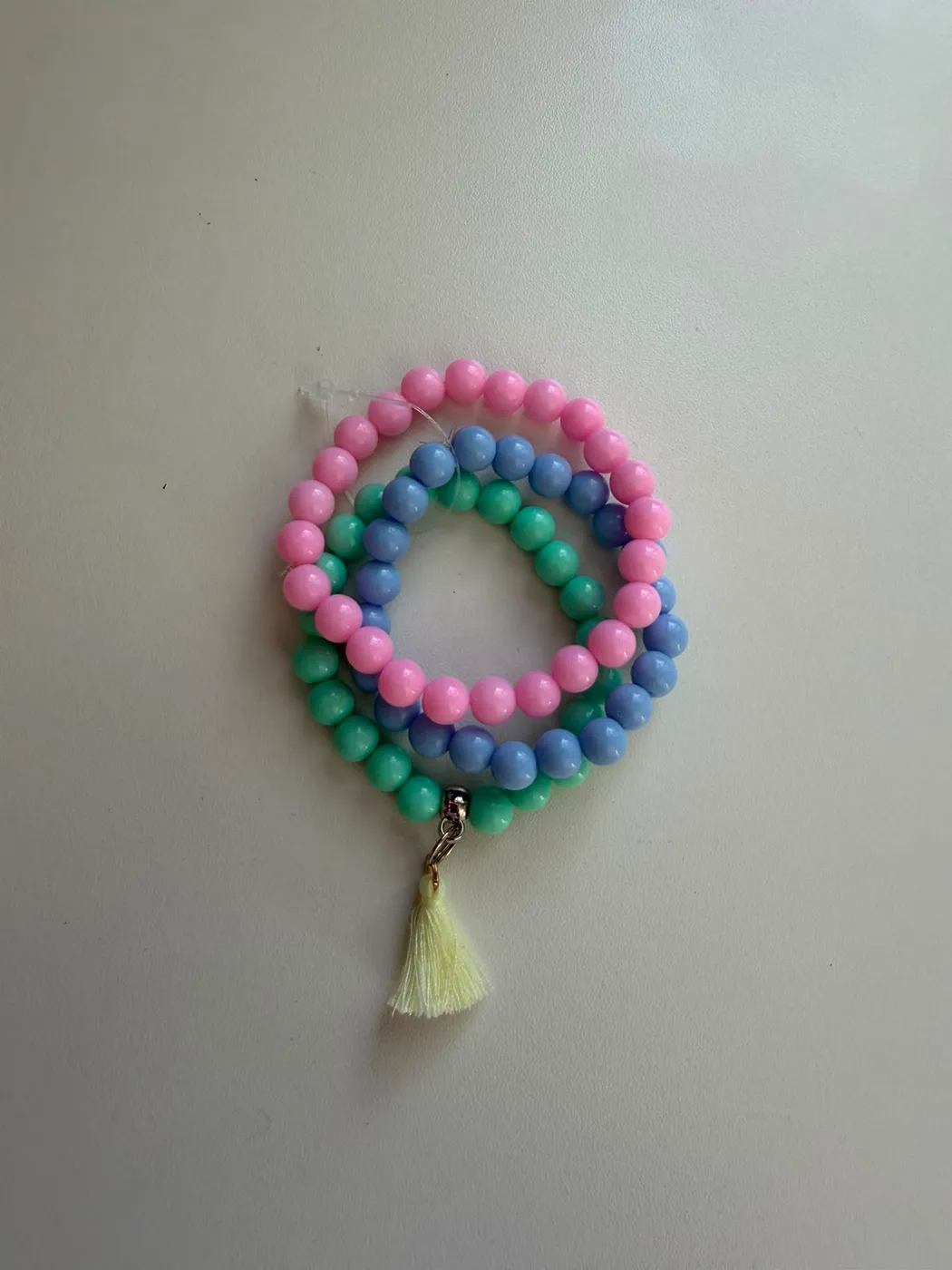 Kit Pulseiras Miçangas Rosa Azul e Verde com Tassel Amarelo