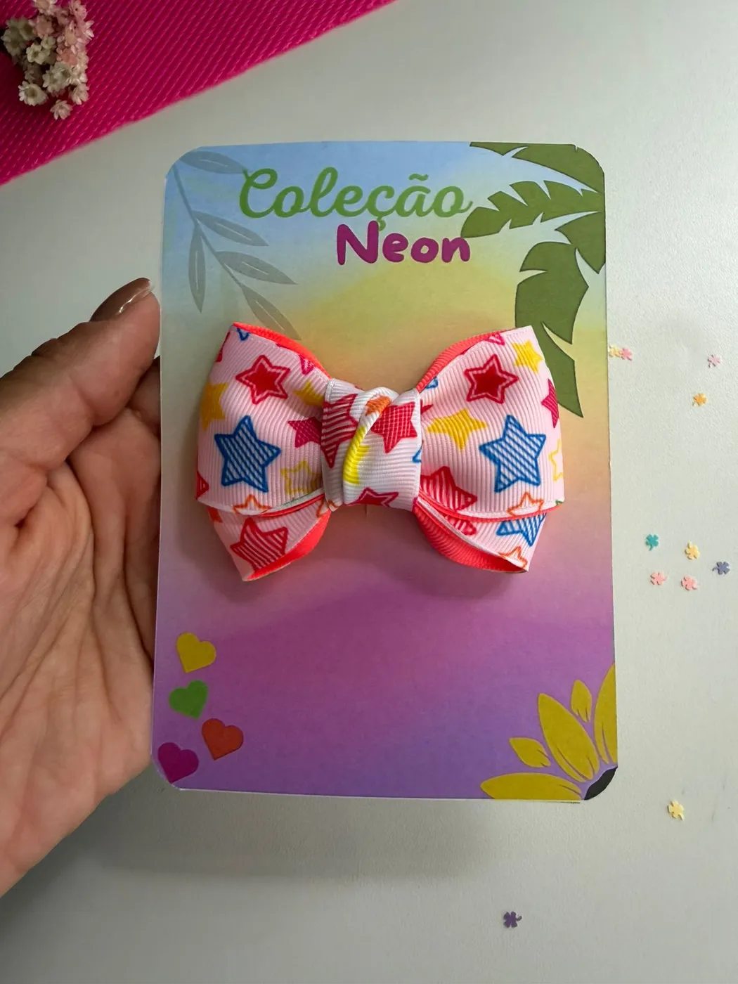 Laço Estrelas Coloridas Coral Neon