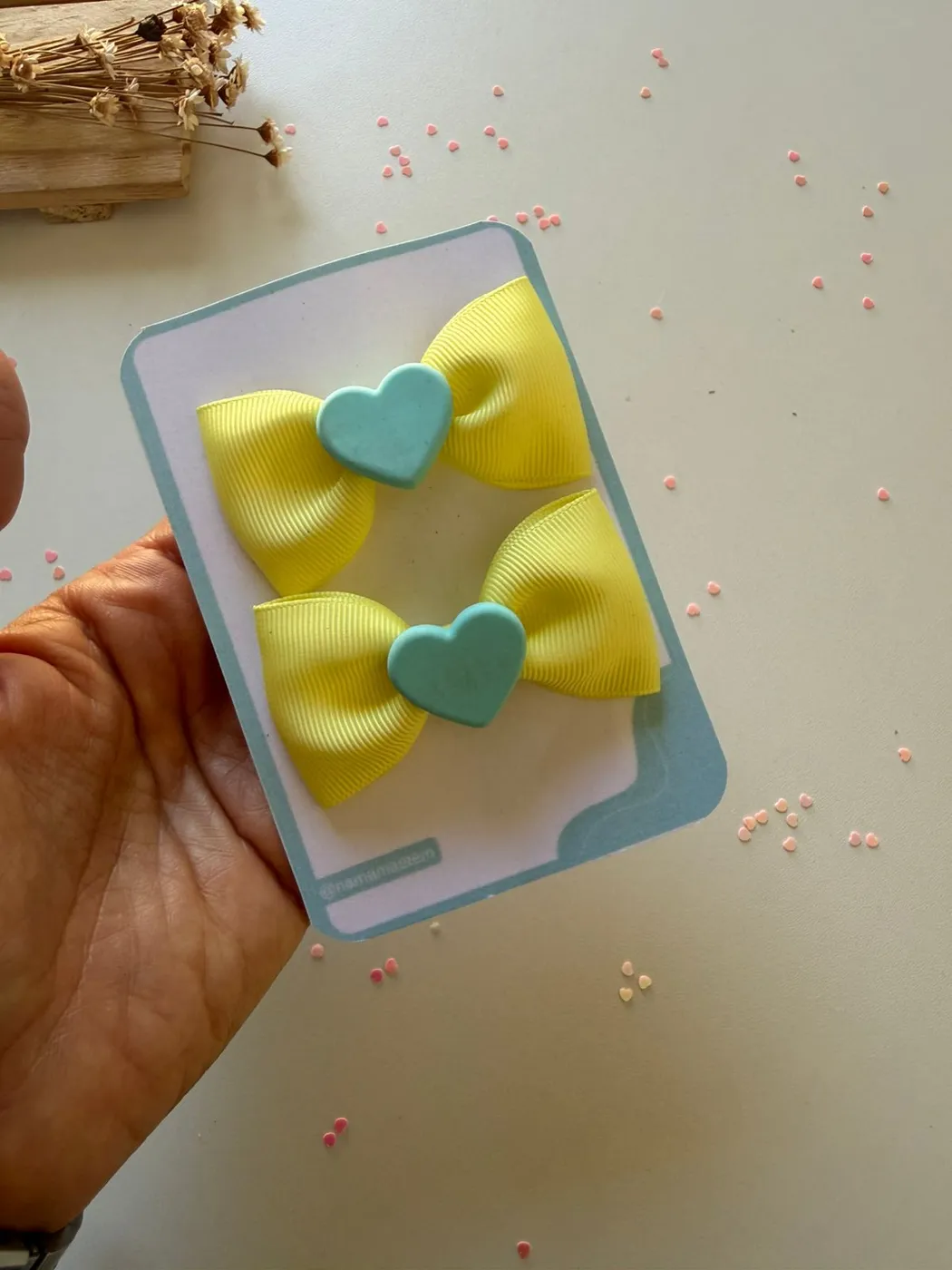 Parzinho Laço Amarelo com Coração Verde Água