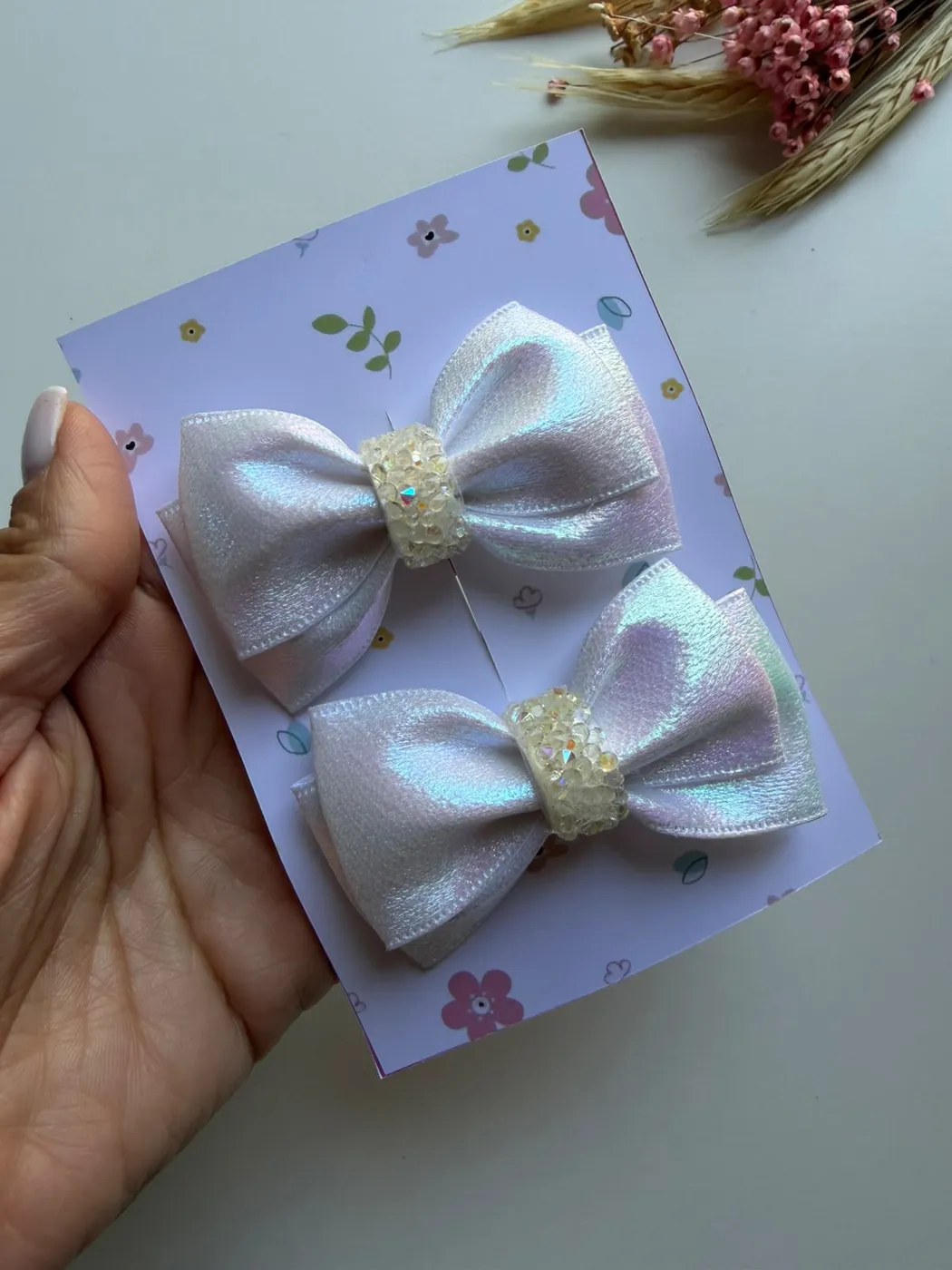 Parzinho Laço Branco Perolado com Glitter