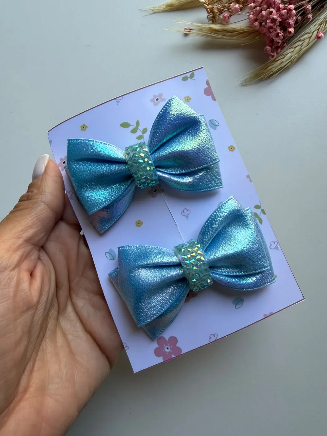 Parzinho Laço Metalizado Azul com Strass