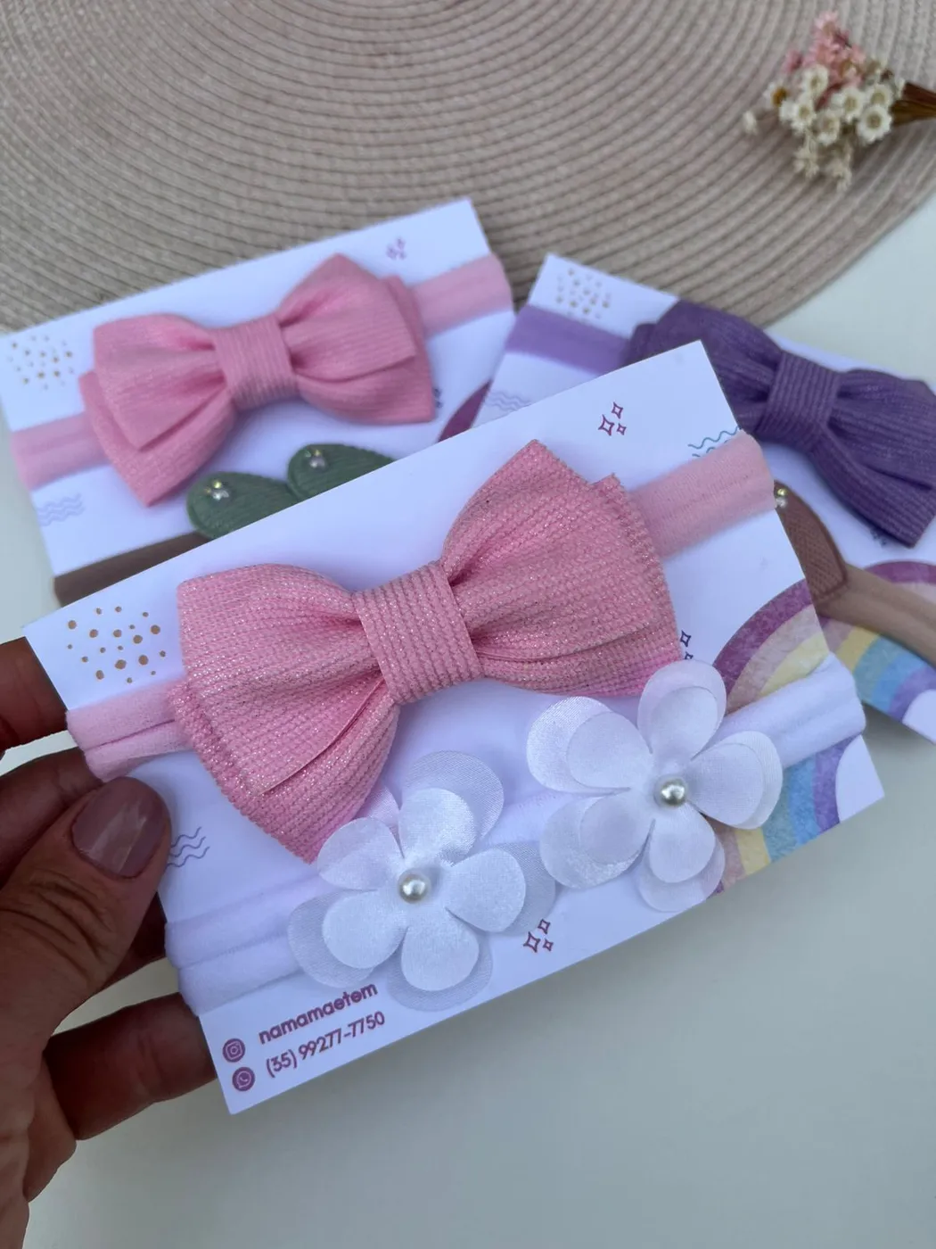 Faixinha de Bebê Laço Rosa com Flores Brancas
