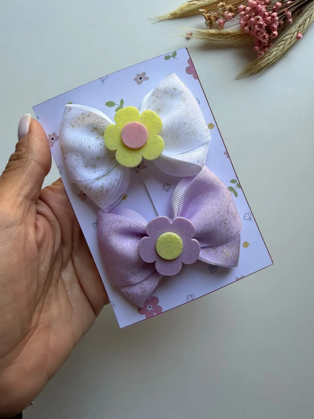 Parzinho Laço Branco e Lilás com Flor