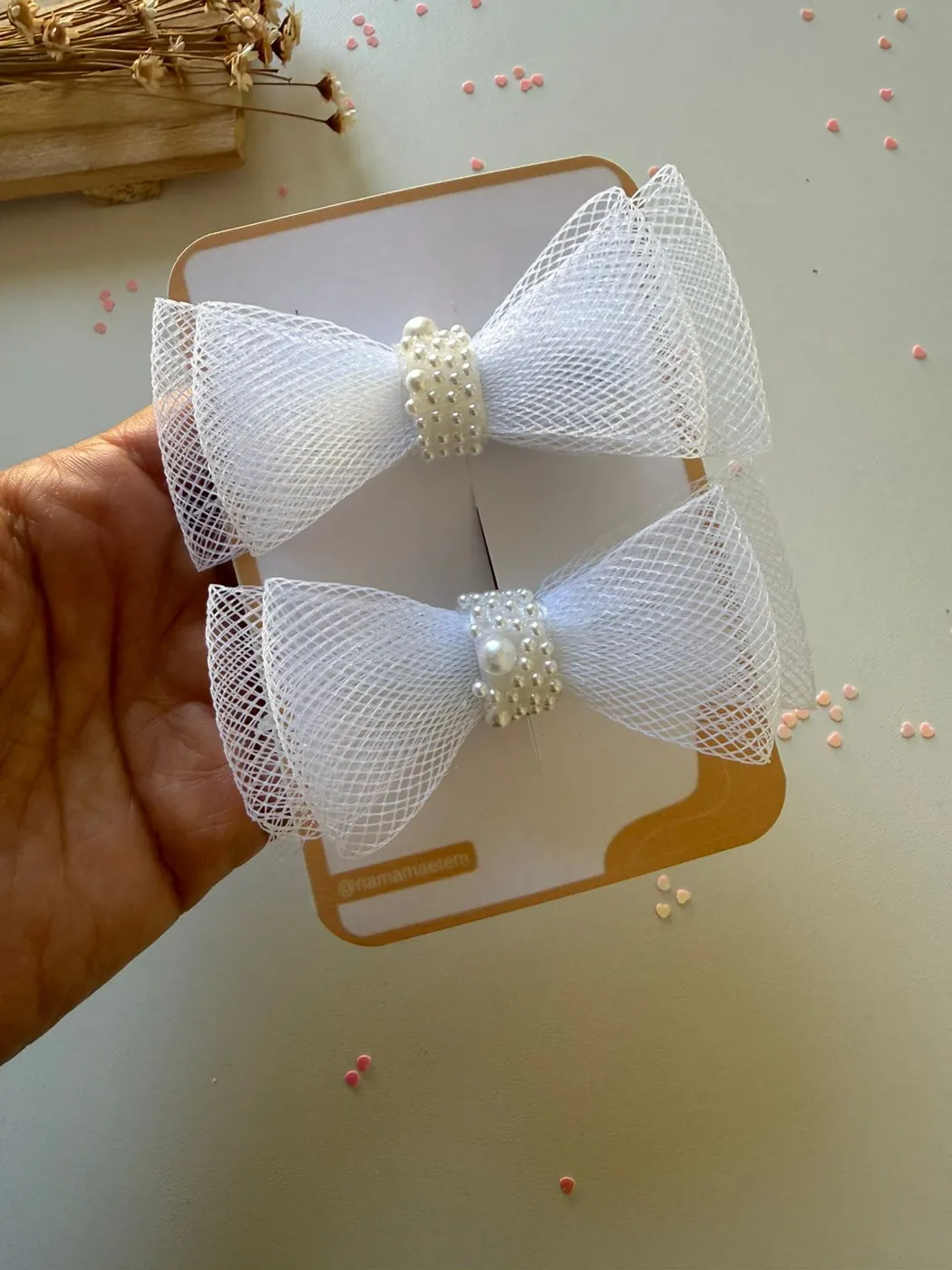 Parzinho Laço Tule Branco com Pérola