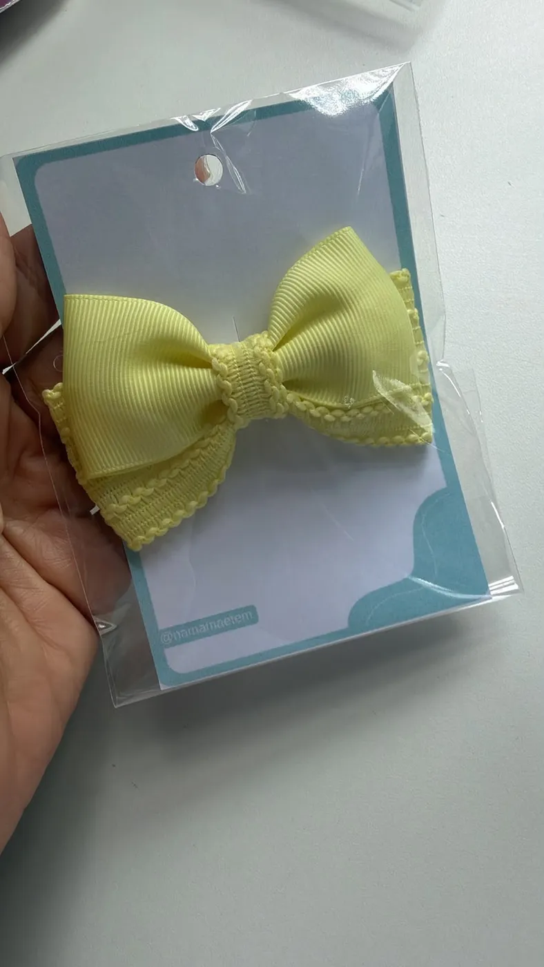 Laço Cetim Amarelo com Renda